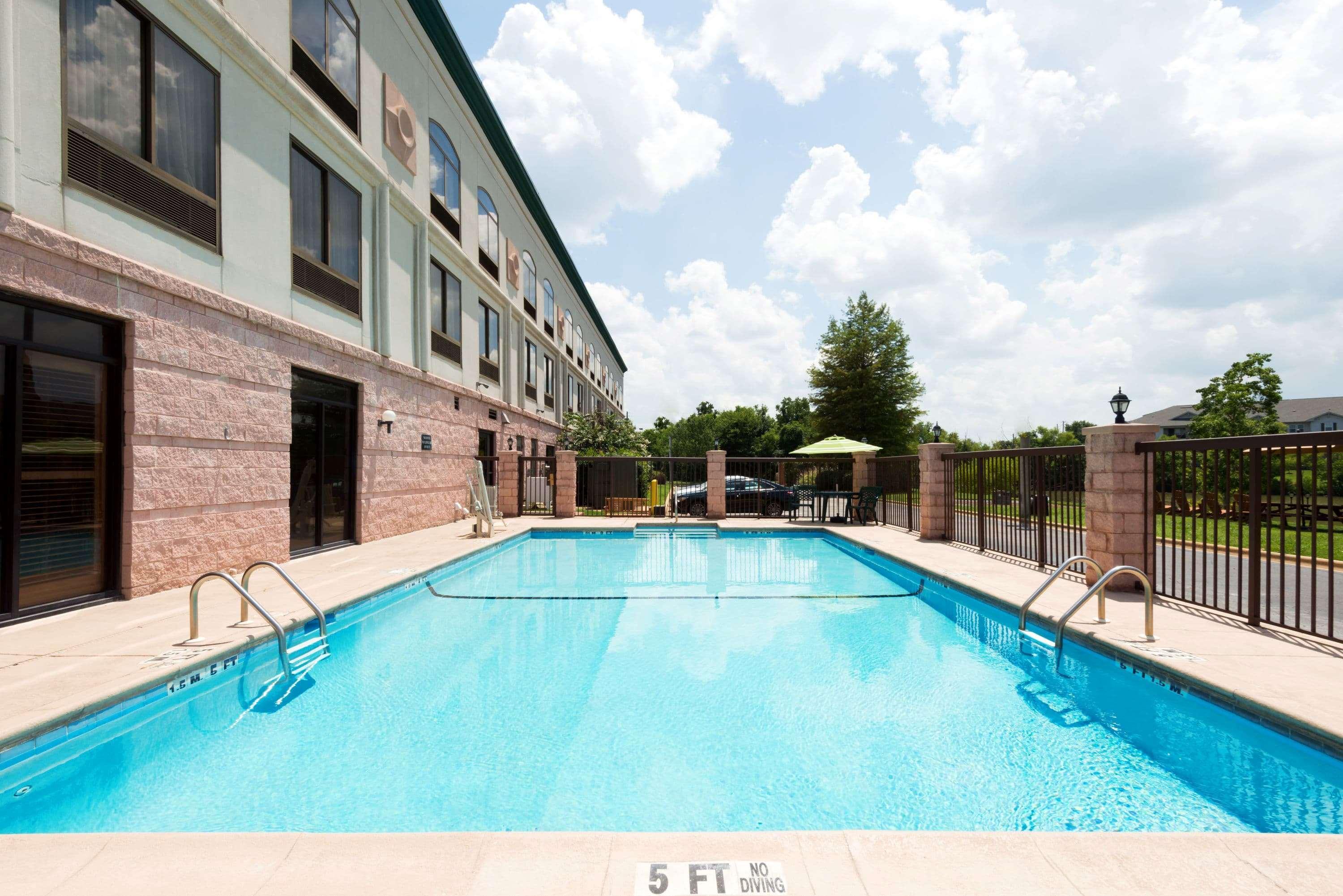 Wingate By Wyndham Montgomery Exterior photo
