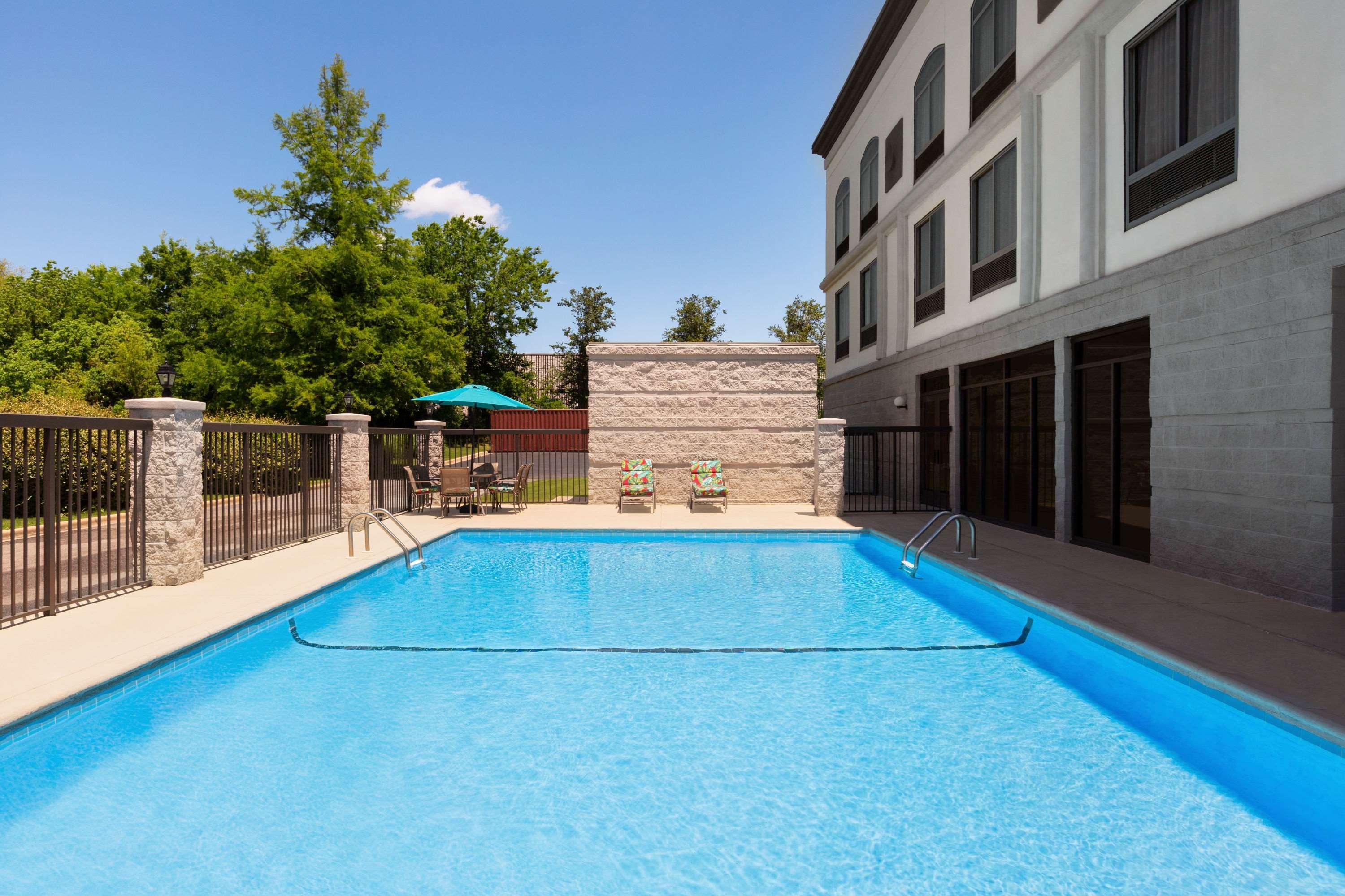 Wingate By Wyndham Montgomery Exterior photo